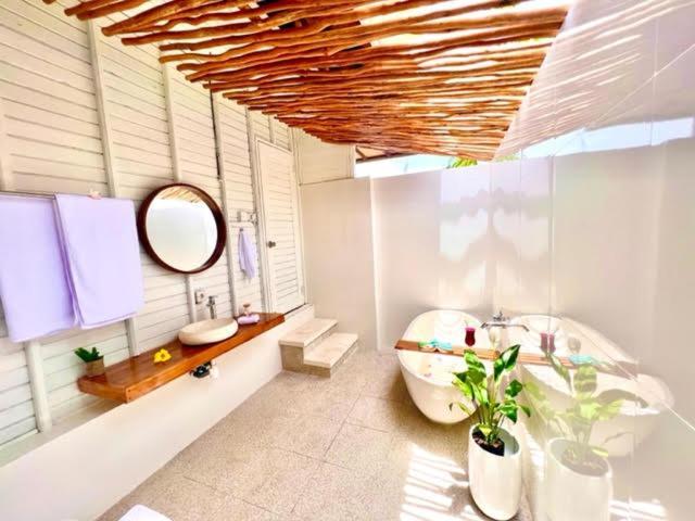 Mista Ceningan'S Beach Bungalows Previously The Kubu 221 Нуса-Лембонган Экстерьер фото